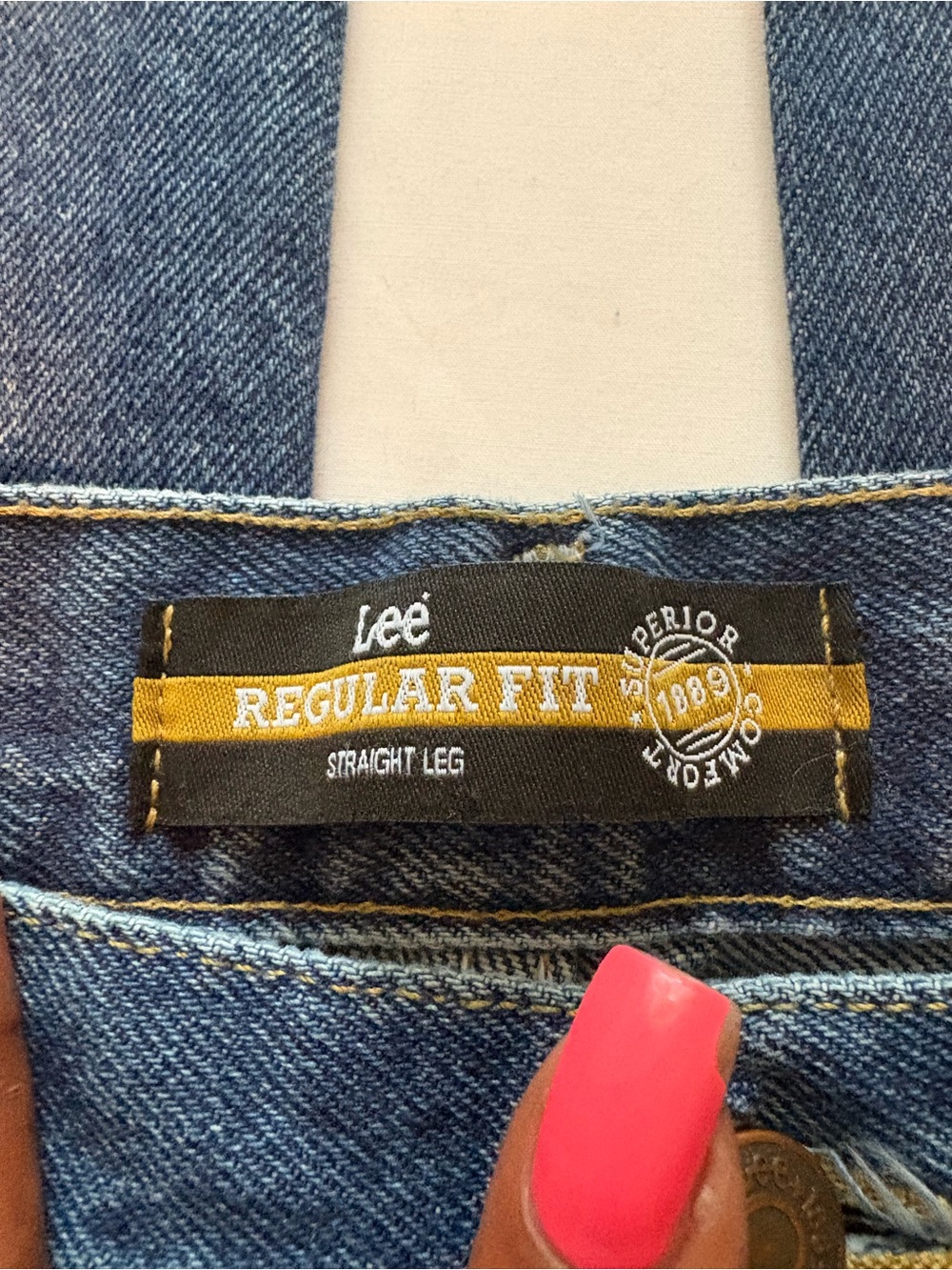 Lee Men's Relaxed Fit Blue Jeans - Picture 3 of 5